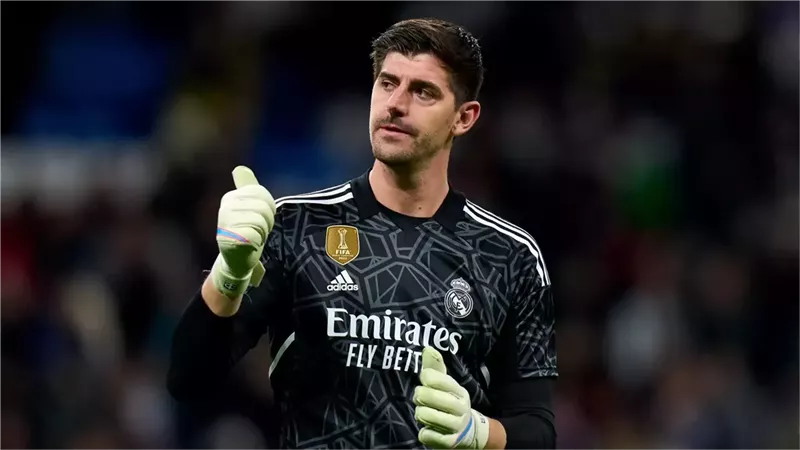 ريال مدريد يجدد عقد حارسه كورتوا اعتمادا على قاعدة الـ32